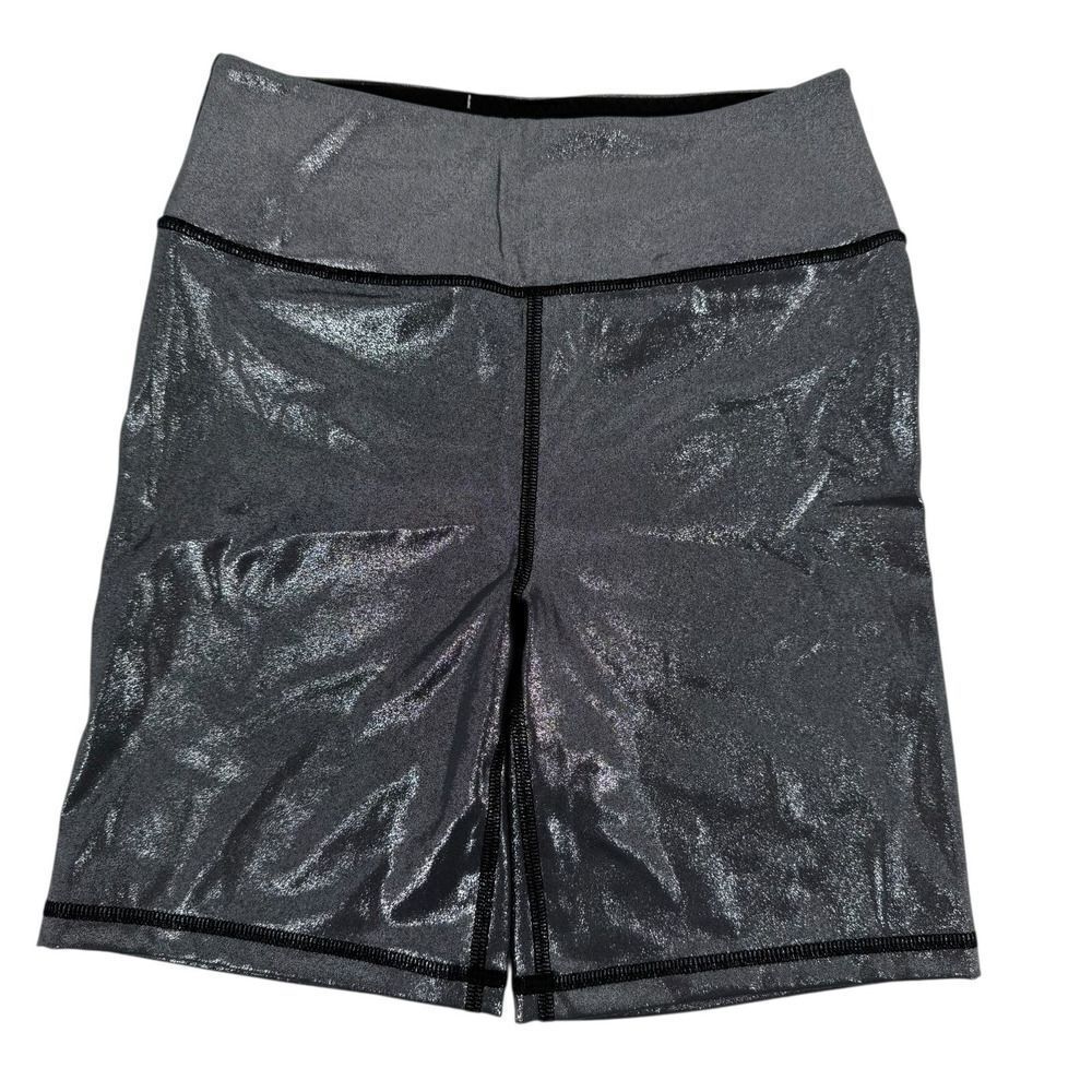 Victoria Sport Metallic Bike Shorts Size XS Silver High Rise 7 In Inseam Sporty